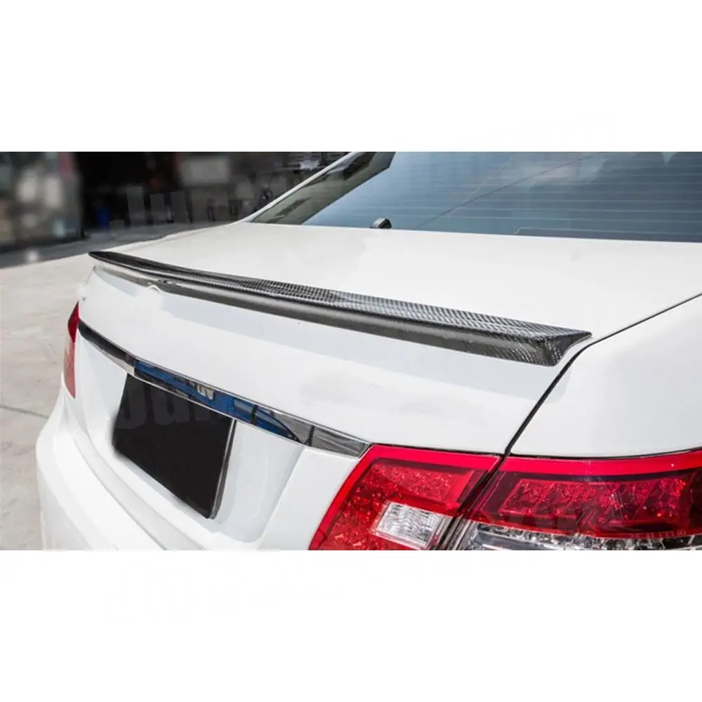 Крилата заден спойлер от въглеродни влакна за Mercedes Benz E-Class W212 E260 E300 2010-2016 Външно боядисване на багажника на колата1